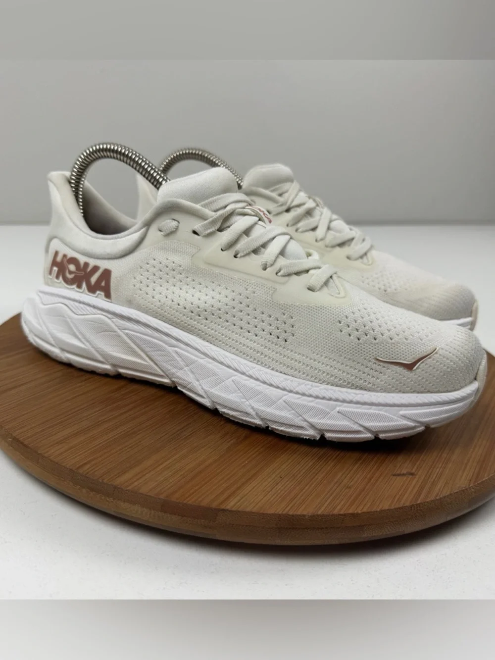 Hoka One One Arahi 7 Cream Running Shoes - Picture 1 of 10
